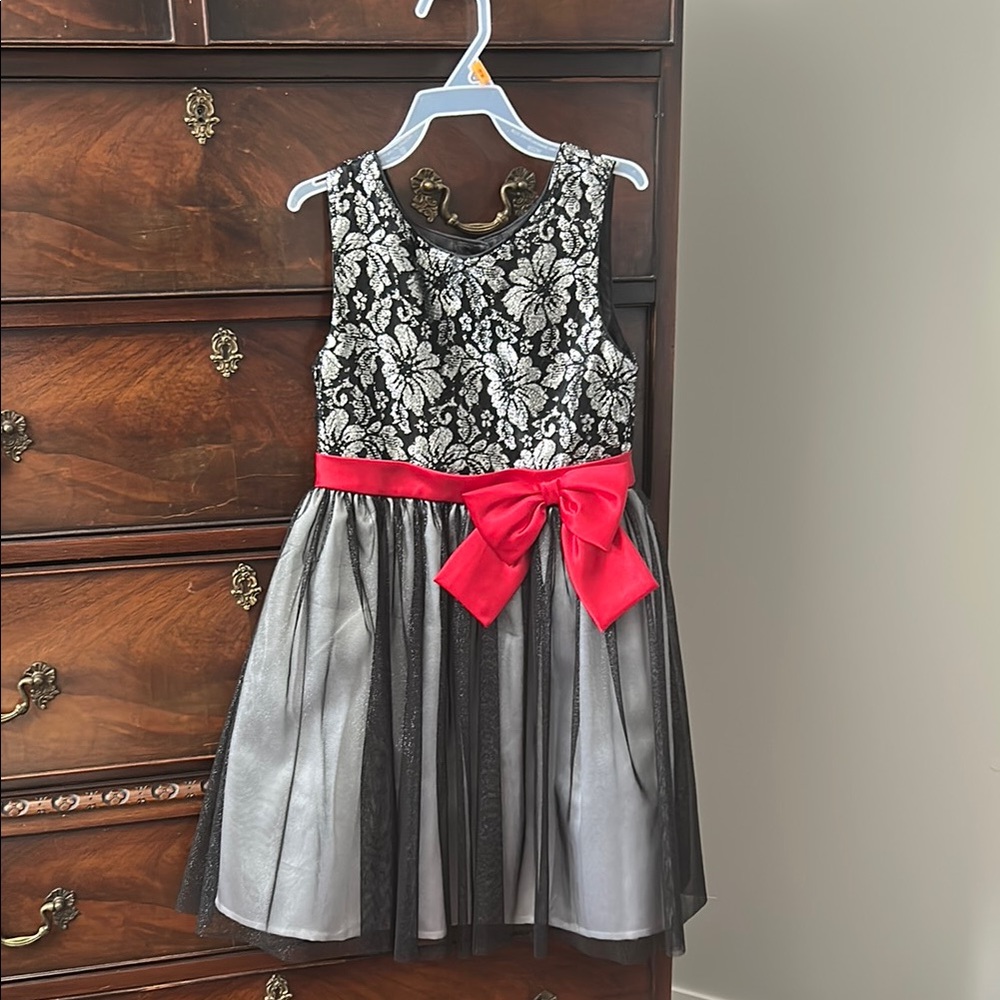 Black and White Fit and Flare Sleeveless Dress for Prom